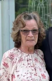 Lisa Kennison's Instagram, Twitter & Facebook