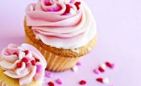 Cupcakes A L Eau De Rose Pour 12 Personnes Recettes Elle A Table Recette Alimentation Recette Cupcake Cupcakes