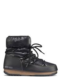 The inside of the boots is red and very soft. Moon Boot Damen Low Nylon Colore Schwarz Tecnica Sportit Com