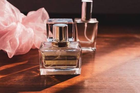 ما هو الفرق بين العطور الصيفية والعطور الشتوية ! - عودكم للعود ودهن العود نقدم أفضل الأعواد والأدهان والعطور المميزة