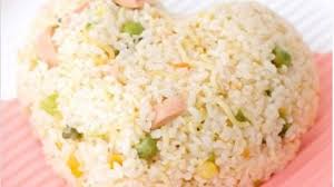Untuk membuat intip goreng, kamu perlu mengeringkan kerak nasi tersebut dengan menjemurnya di bawah terik matahari hingga kering. Rasakan Pengalaman Makan Mi Berbeda Intip Resep Nasi Gurih Indomie Soto