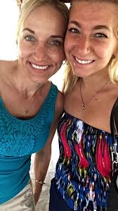 Winner picked for mother-daughter photo contest