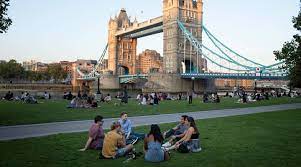 It shares land borders with wales to its west and scotland to its north. Ingiltere De Son 24 Saatte 6 Bin 178 Vaka Tespit Edildi