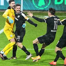 Unsere prognosen können ihnen helfen auf spiele von holstein. Kiel Schafft Die Sensation Und Wirft Die Bayern Aus Dem Pokal Ndr De Sport Fussball