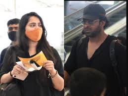 This way, we could say both anushka and prabhas are on par even on instagram. Anushka Shetty Prabhas Twinning Pics Inside Anushka Shetty Carries Rumoured Boyfriend Prabhas Black Kurta Look At The Airport