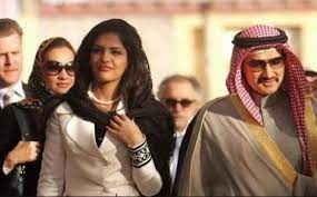 احتفى الأمير الوليد بن طلال، اليوم (الجمعة)، بأرقام وإحصاءات حققتها حساباته الشخصية على بعض مواقع التواصل الاجتماعي. ÙÙŠØ¯ÙŠÙˆ Ø­Ø§Ù† ÙˆÙ‚Øª Ù‚ÙŠØ§Ø¯Ø© Ø§Ù„Ù…Ø±Ø£Ø© Ø§Ù„Ø£Ù…ÙŠØ± Ø§Ù„ÙˆÙ„ÙŠØ¯ Ø¨Ù† Ø·Ù„Ø§Ù„ Ø¬Ø§Ù„Ø³Ø§ Ø¬ÙˆØ§Ø± Ø§Ø¨Ù†ØªÙ‡ Ø¨Ø§Ù„Ø³ÙŠØ§Ø±Ø© Ù‚Ù†Ø§Ø© Ø§Ù„ØºØ¯