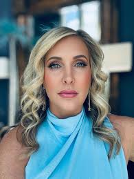 Last week I had a makeup lesson from Hannah at Skincoveaesthetics! I  updated my brushes, and changed several products that made a big  difference. This pic is makeup by Heather. Hannah Frueh