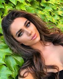 Lorena Pratt's Instagram, Twitter & Facebook