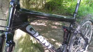 Vtt Giant Noir Brillant Et Marquage Pochoirs Blanc Peinture Velo Cadre De Velo Peinture Poudre