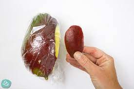 Hier sind gerichte wie eine bratwurst oder currywurst mit pommes typisch. Unreife Mango Essen So Gelingt Das Nachreifen Wunderbunt De