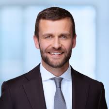 Liebes Netzwerk, zum 01.05 beginnt ein neuer Abschnitt meiner beruflichen  Laufbahn, raus aus der Start-Up Welt, rein in die Corporate Welt. Nach  knapp über 6 Jahren bei ESG Screen17, werde ich nun… |