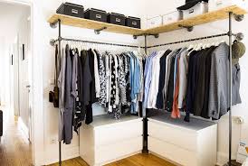 Offener Kleiderschrank Fur Das Schlafzimmer Aus Stahlrohr Walk In Closet Steelpipe Rack Offener Kleiderschrank Regalsysteme Kleiderschrank Kleiderschrank