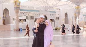 Siapa sangka, rumah tangga yang dikenal harmonis tersebut sedang menghadapi tuntutan perceraian. Kisah Cinta Alvin Faiz Dan Istrinya Yang Mualaf Ramadan Liputan6 Com