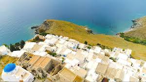 Στην αστυπάλαια όλοι γίνονται μια παρέα και πίνουν χαλαρά το ποτό τους μέχρι αργά, ακόμη και όταν κλείνουν τα μαγαζιά! Astypalaia Tholaria Boutique Hotel Proorismos Astypalaia