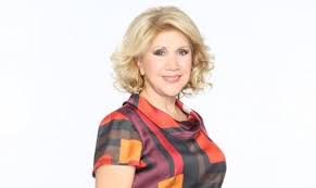 Η ανατρεπτική είσοδος στο καλό μεσημεράκι, η επιστροφή του γιώργου λιάγκα και η ατάκα για το μέλλον του πρωινού. H Litsa Patera Exei Gene8lia Des Thn Entypwsiakh Toyrta Poy Ths Eferan Oi Synergates Ths