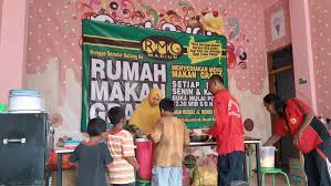 Penampilan luar warung makan yang berlokasi di jalan raya sesetan no 200 denpasar ini tergolong modern. Inspiratif Pasutri Di Madiun Buka Rumah Makan Gratis Bagi Siapa Saja Bagian 1