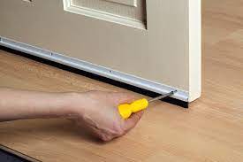 Pourquoi isoler phoniquement sa porte ? Comment Isoler Porte D Entree La Menuiserie De Martin