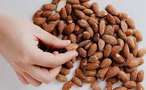 Pepaya hijau sendiri dan pepaya muda. 10 Makanan Penghilang Bau Mulut Saat Puasa Napas Lebih Segar