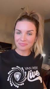 Candace Wray's Instagram, Twitter & Facebook