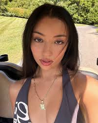 Hello guys! can i get a like i just moved here to singapore feel free to  add me thank you 😘