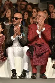 E, enquanto eu estes canto e a vós não posso, sublime rei, que não me atrevo a tanto, tomai as rédeas vós do reino vosso, dareis matéria a nunca ouvido canto. Rui Oliveira E Criticado Nas Redes Sociais De Manuel Luis Goucha