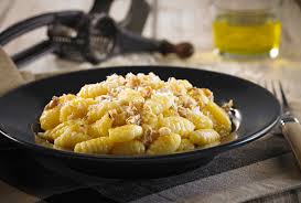 Ñoquis de papa cubiertos con un rico estofado de carne. Noquis De Papa Italianisimos Recetas Natura