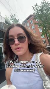 Qué zapatos usar con calcetas de agarre este verano?