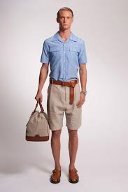 Charakteristisch für die taschen, deren preisspanne sich zwischen 140 und 1500 euro bewegt, ist der goldene „mk. Michael Kors Collection Spring 2014 Menswear Collection Vogue