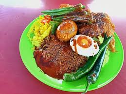 Yang paling ketara, seperti tercatat pada namanya, ini adalah gerai nasi kandar milik orang melayu dan dimasak oleh orang melayu. Ada Yang Sanggup Beratur Panjang Kerana Dia Ini Sejarah Nasi Kandar Yang Ramai Tak Tahu