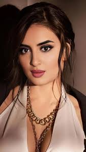 Aaj aap super lag rahi ho