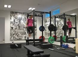 Let the power of art inspire and energize, giving gym goers the extra push to power through a tough workout. 70 Home Gym Ideas And Gym Rooms To Empower Your Workouts