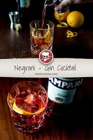 Negroni Cocktail Nur Drei Zutaten Fur Einen Echten Klassiker Omoxx Rezept Coctail Rezepte Negroni Negroni Cocktail