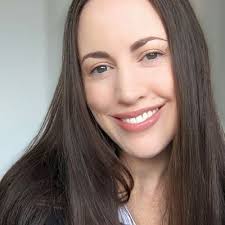 Amanda Delvecchio (@connectingmandy)