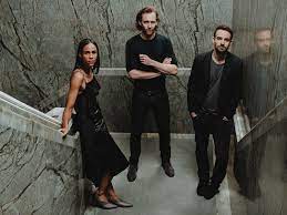 Tom hiddleston and zawe ashton met in 2019 while starring together in the west end production of betrayal in london (credit: Betrayal Stars Tom Hiddleston Zawe Ashton And Charlie Cox Relish Their Love Triangle Broadway Buzz Broadway Com