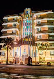 Miami building on calle ashford in the barrió condado (5302645616).jpg 4,288 × 2,848; Miami Building Condado Pr Art Deco Architecture Art Deco Buildings Bauhaus Art