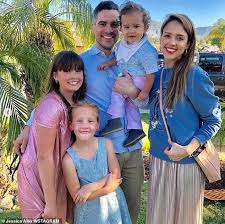 Airman, worked nights as a cook at a rib joint to make ends meet. 260 Jessica Alba Family Ideas Jessica Alba Family Jessica Alba Alba