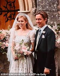 Nathan buckley gives a speech at the glasshouse on wednesday night. Queen Allows Granddaughter To Wear Treasured Heirloom From Her Own Wedding In 1947 Express Digest