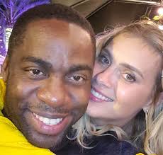 Create your own images with the dissapointed black man lazaro ramos meme generator. Lazaro Ramos Posta Clique Com Carolina Dieckmann E Relembra Cobras E Lagartos Estrelando