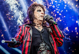 Alice cooper was born vincent damon furnier, in detroit, michigan, the son of a minister. File Alice Cooper 1446755177 Jpg Wikimedia Commons