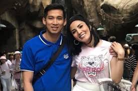 Nindy ayunda dan askara harsono (sumber: 8 Tahun Rumah Tangganya Dengan Pengusaha Kaya Adem Ayem Nindy Ayunda Justru Ungkap Suaminya Sering Digoda Pelakor Buat Perempuan Yang Menggoda Suami Aku Aku Tahu Semua Halaman Grid Hot