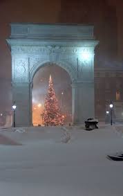 Tree And Arch Portrait From The Center Of Washington Sq Park In Snow Nyc Christmas New York Christmas Snowy Christmas Tree
