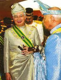 Untuk menjadi orang sukses ataupun menjadi kaya kamu harus tetap berbagi, jika belum bisa membagi materi maka mulailah dari berbagi ilmu. Mynetizen Yang Dihormat Orang Kaya Indera Shahbandar Facebook