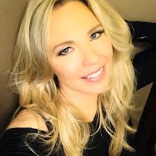 Kari Michaelsen's Instagram, Twitter & Facebook