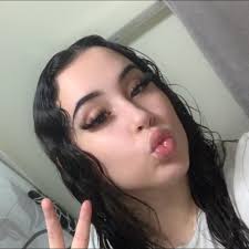 Do Leah and Kaylor look different in their Instagram pictures?