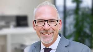 Shirley Davis-Barsh earned $122,400 working for the Illinois Department of  Children and Family Services during 2020