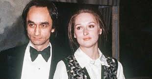 Alors que meryl streep est déjà très populaire dans les années 70, elle perd brutalement son compagnon, l'acteur john cazale, d'un. Dragon The Tragic Romance That Shaped Meryl Streep S Life