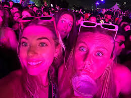 I lost my friends at a festival again 🫶