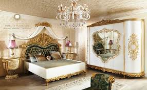 Kamar tidur berukuran kecil akan terasa sesak jika kamu menggunakan. Set Kamar Tidur Ukiran Mewah Kayu Model Terbaru Italia Style Miniuty Furniture