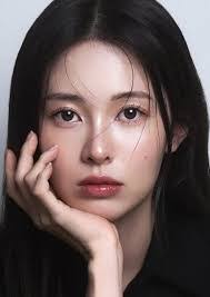 Lindy Taylor's Instagram, Twitter & Facebook