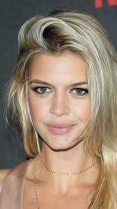 Michelle Rombach's Instagram, Twitter & Facebook